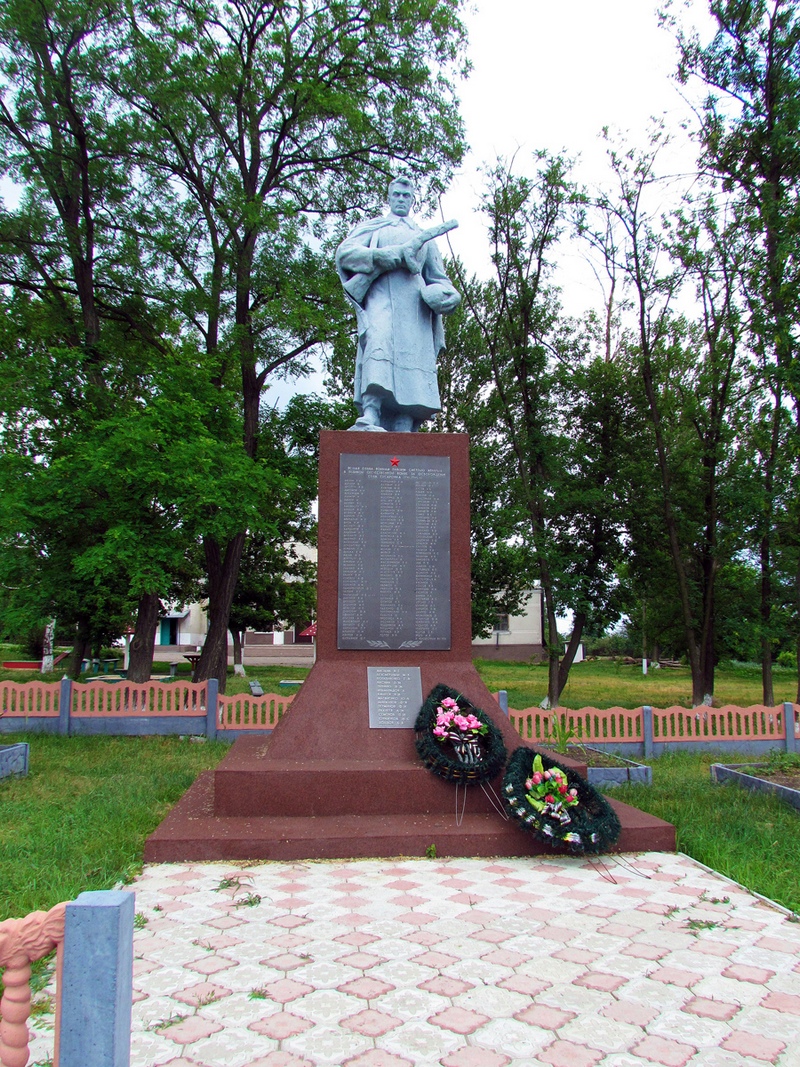 Мемориал в с. Красная Гусаровка